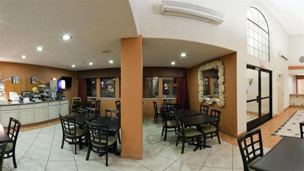 Hotel Ramada By Wyndham Santa Fe Esterno foto