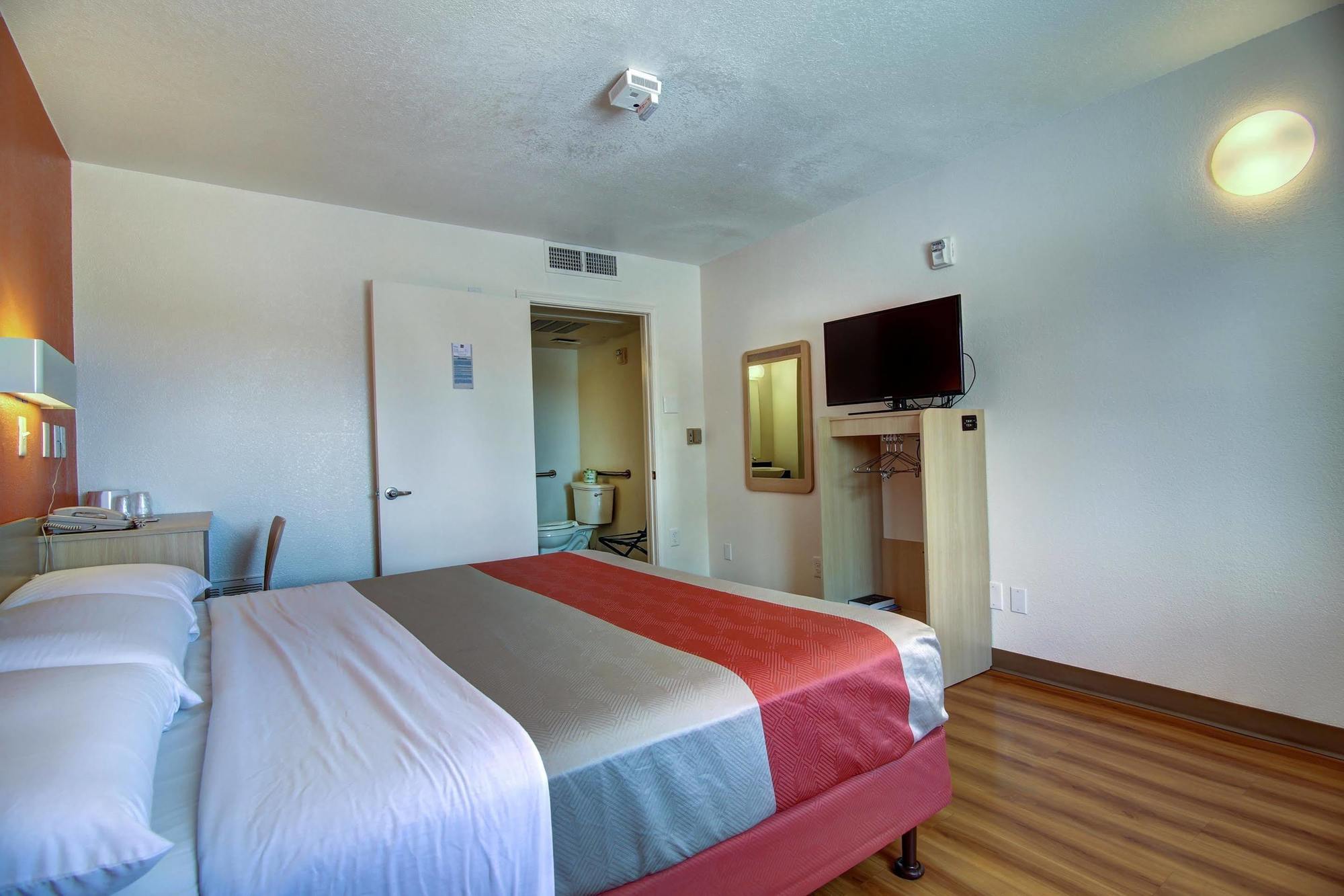Hotel Ramada By Wyndham Santa Fe Esterno foto